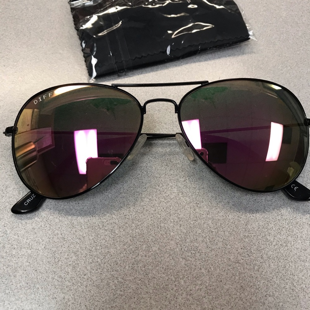 Diff Sunglasses - image 3